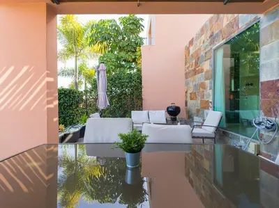Jardín al aire libre en Salobre Villas