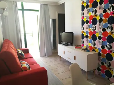 Una televisión o centro de entretenimiento en HUELLA CANARIA Complejo LAS OLAS