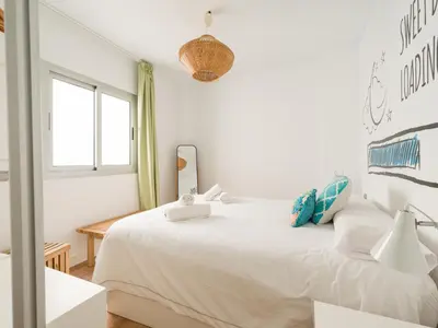 Cama o camas de una habitación en Las Canteras Beach Apartment Sagasta