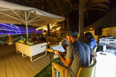 Clientes alojados en Santa Monica Suites Hotel