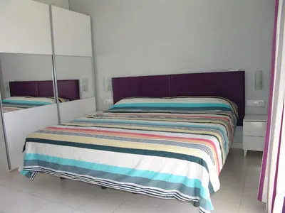 Cama o camas de una habitación en Moderno apartamento con vistas al mar