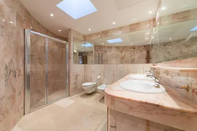 Un baño de Sunset Villa