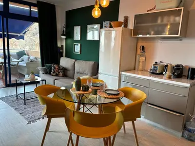 Una cocina o zona de cocina en Apartment with views of sea and mountains