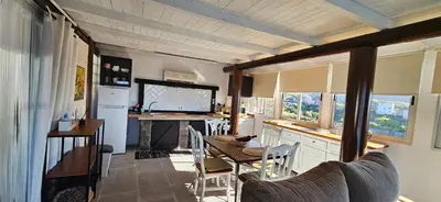 Una televisión o centro de entretenimiento en La Casita De Juani