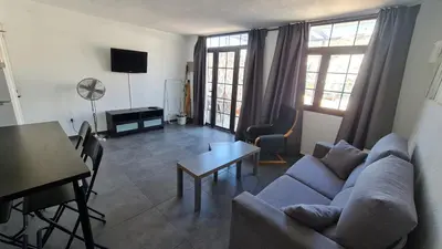 Una televisión o centro de entretenimiento en Fresitas Holiday Home