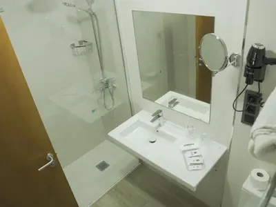 Un baño de Hotel Verol
