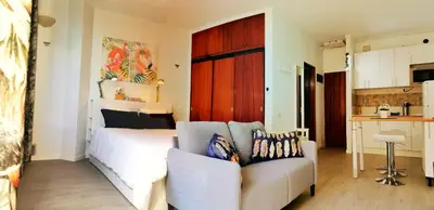 Una cocina o zona de cocina en City Beach Home