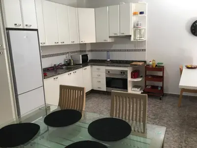 Una cocina o zona de cocina en Apart Juan de Cardona