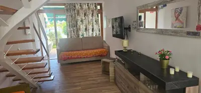Una televisión o centro de entretenimiento en Barber Las Brisas