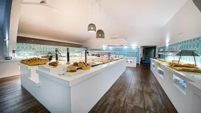 Comida en o cerca de este resort