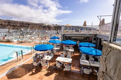 Piscina en o cerca de Servatur Montebello