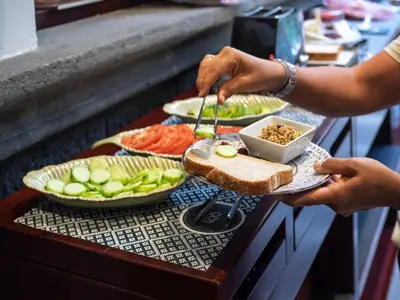 Comida en o cerca de este hotel