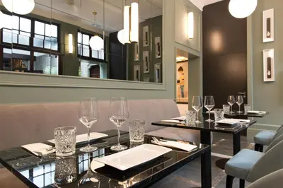 Un restaurante o sitio para comer en Suites 1478