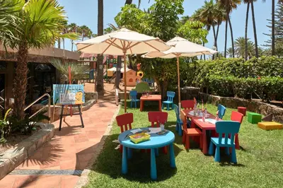 Jardín al aire libre en Seaside Palm Beach