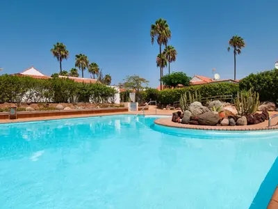 Piscina en o cerca de Bungalow with terrace in Maspalomas DS50 by VillaGranCanaria