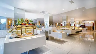 Comida en o cerca de este hotel