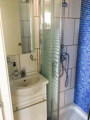 Un baño de Casa Campillo, Habitaciones Individuales