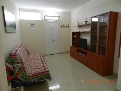 Una televisión o centro de entretenimiento en Trotamundos GC FAMILIAS Y ADULTOS RESPONSABLES