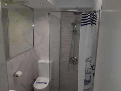 Un baño de Pool View Yard Bungalow