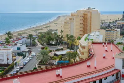Vista general del mar o vista desde el apartahotel