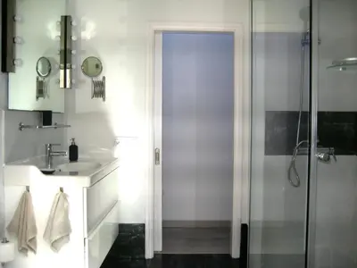 Un baño de Lacy Golf Apartments