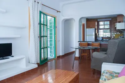 Una televisión o centro de entretenimiento en Casa de 5 dormitorios y 2 terrazas