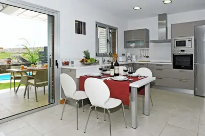 Una cocina o zona de cocina en Salobre Vista Golf 16