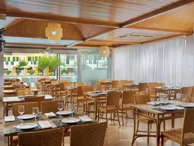 Un restaurante o sitio para comer en Bungalows Vistaflor
