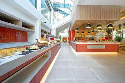 Comida en o cerca de este hotel