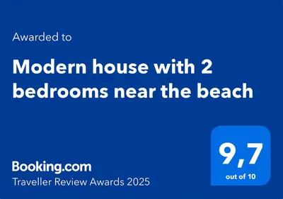 Certificado, premio, señal o documento que está expuesto en Modern house with 2 bedrooms near the beach