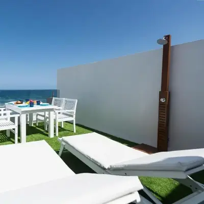 DELUXE HOME