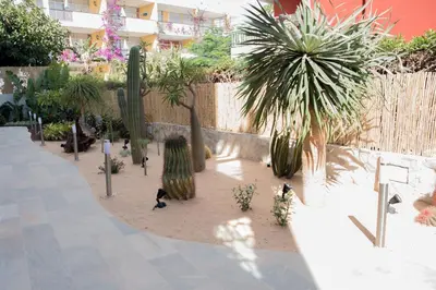 Jardín al aire libre en Alhambra Boutique Apartments by PMC Resorts