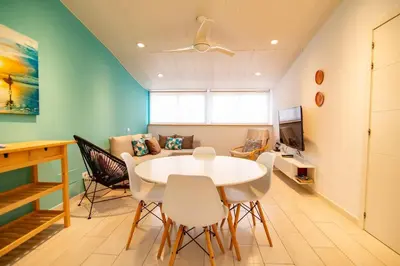 Zona de estar de Costa Lairaga Suite. Beachfront! Air conditioned