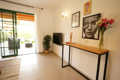Una televisión o centro de entretenimiento en Maspalomas Suite by 
