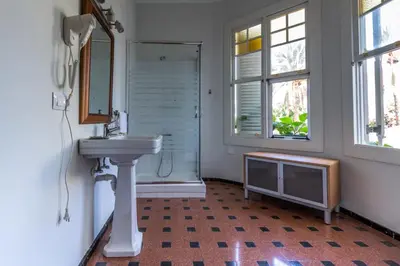 Un baño de Ciudad Jardín Marina