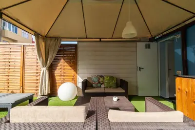 Zona de estar de Sahara Suite. Air conditioned.