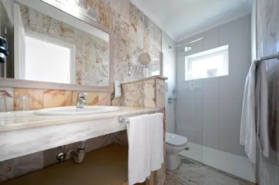 Un baño de Vista Bonita - Gay and Lesbian Only Resort