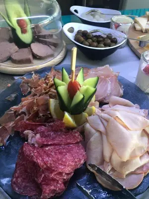 Comida en o cerca de este love hotel