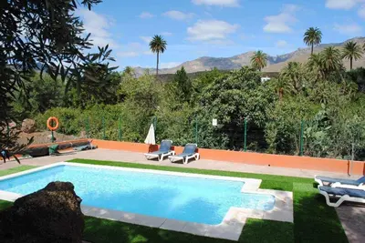 Piscina en o cerca de Casa Rural El Palmeral del Valle