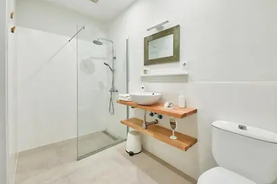 Un baño de Maresía Canteras Urban Hotel