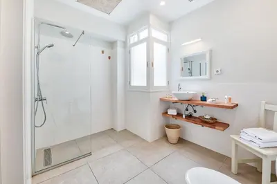 Un baño de Maresía Canteras Urban Hotel