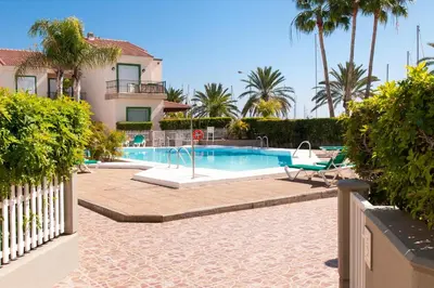 Piscina en o cerca de Bungalow Pasito Blanco Marina Port 4 by VillaGranCanaria
