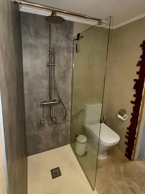 Un baño de Private apartment with stunning ocean views and sunset.