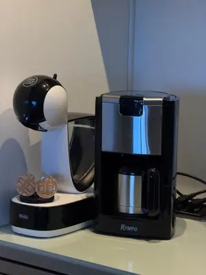 Utensilios para hacer té y café en Private apartment with stunning ocean views and sunset.