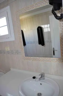 Un baño de Bungalows Los Arcos