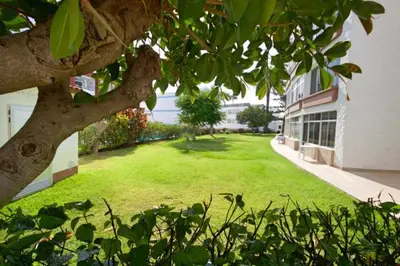 Jardín al aire libre en bonito apartamento 109 by CASAS COCODRILO