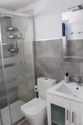 Un baño de bonito apartamento 109 by CASAS COCODRILO