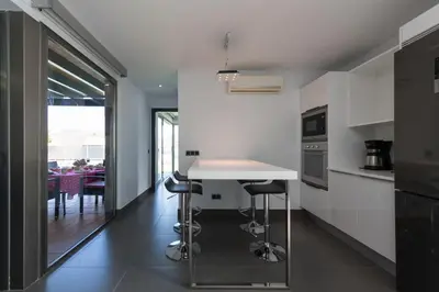 Una cocina o zona de cocina en Villa Paradise