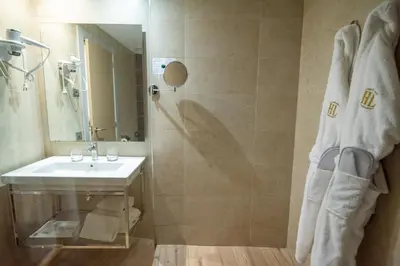 Un baño de HL Suite Nardos - Only Adults