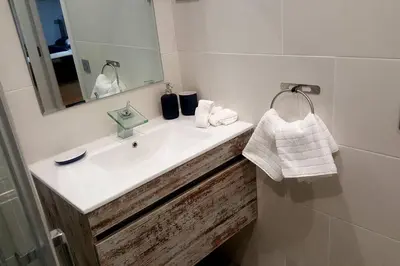 Un baño de Canteras Playa Mc